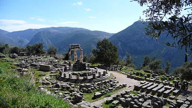 Visit the archeological sites of Delphi, temple of Apollo