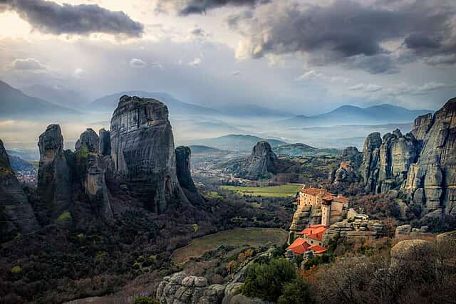 Enjoy hiking in Meteora to experience the jaw-dropping nature, walk in the footsteps of monks on ancient cobbled trails. 