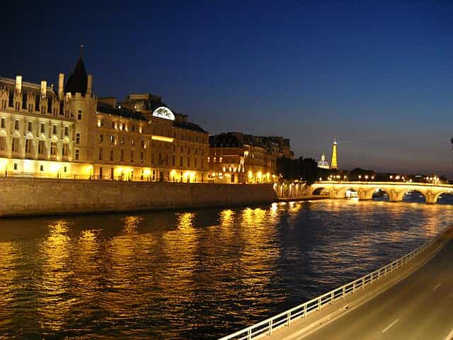 The cruise across the Seine River is filled with breathtaking views. 